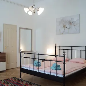 Friendly In The Center , Budapest Ungarn